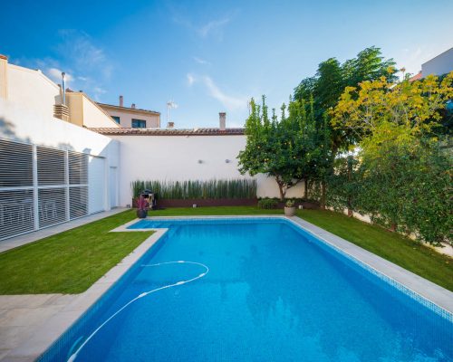 ¿Cómo subir o bajar el pH de tu piscina?