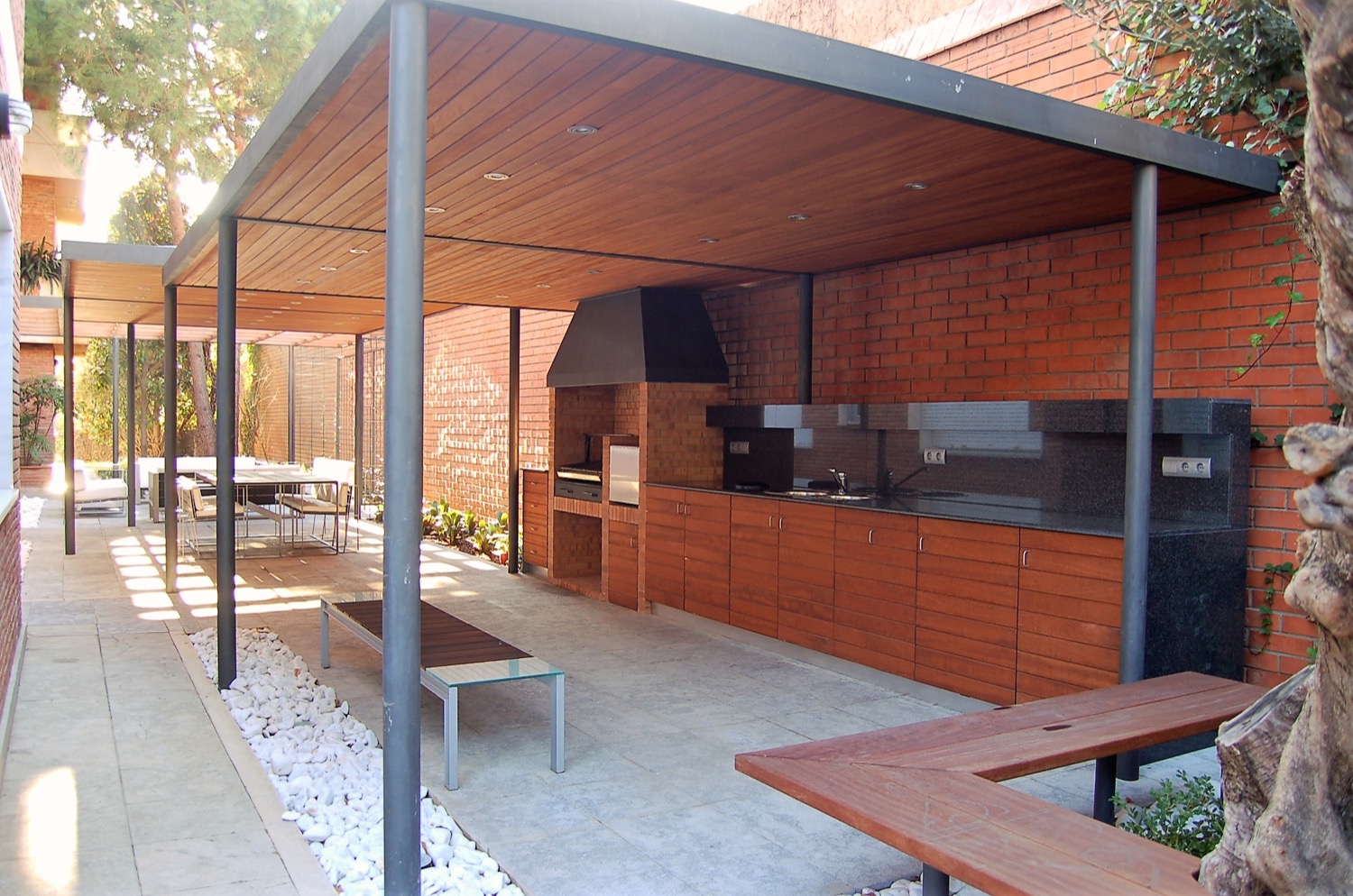 Terraza con cocina exterior