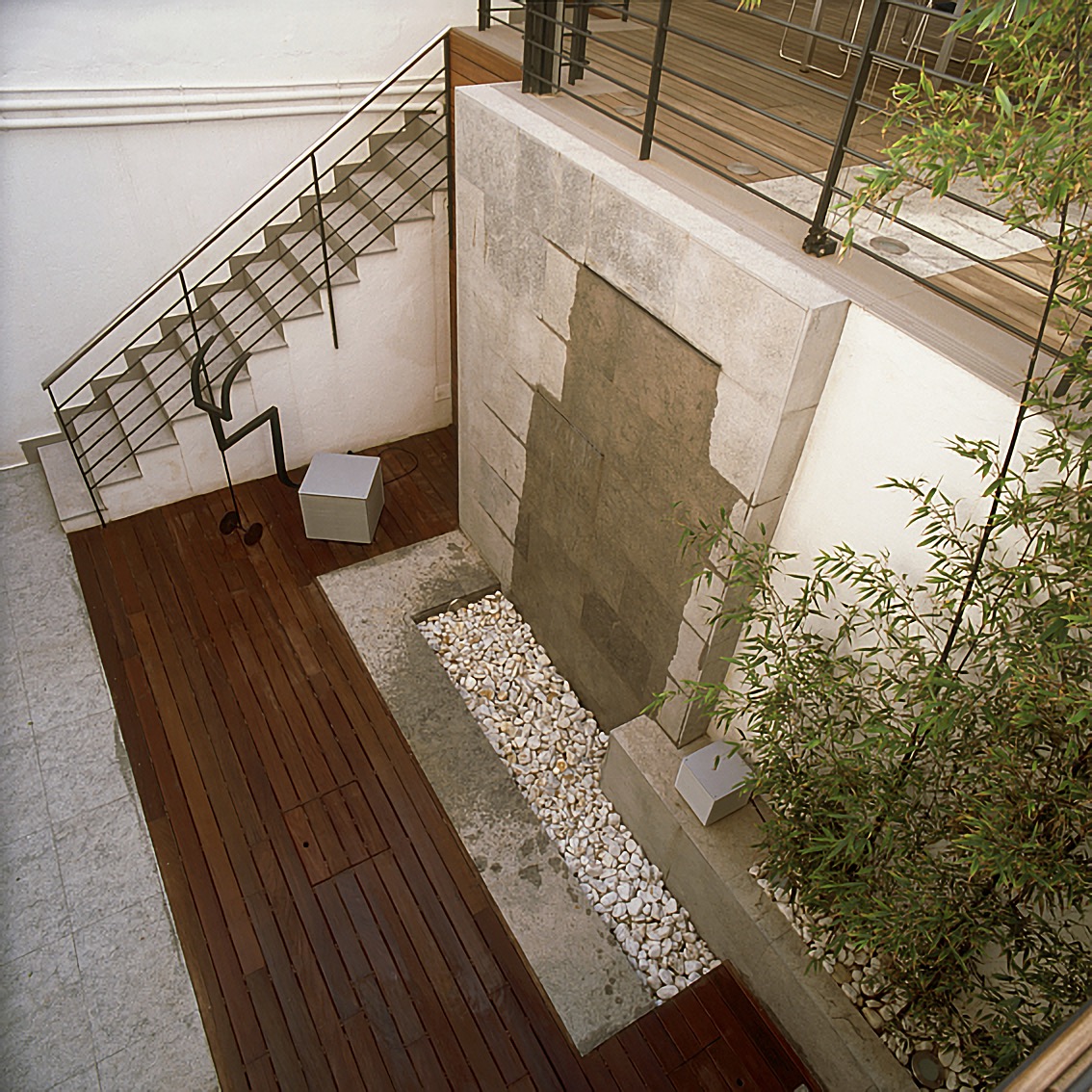patio-con-fuente-y-terraza-jv2008-01