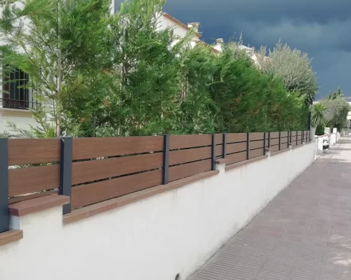 Vallas de exterior: cómo elegir el cerramiento que da privacidad sin cerrar el jardín